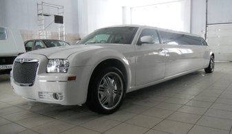 Транспортная компания MGM Motors Chrysler 300C Limousine № M4433, белый