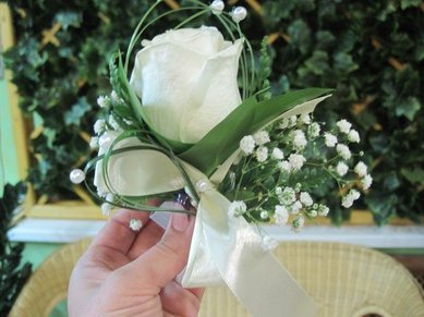 Бутоньерка Д7687 - Салон цветов Долина Роз