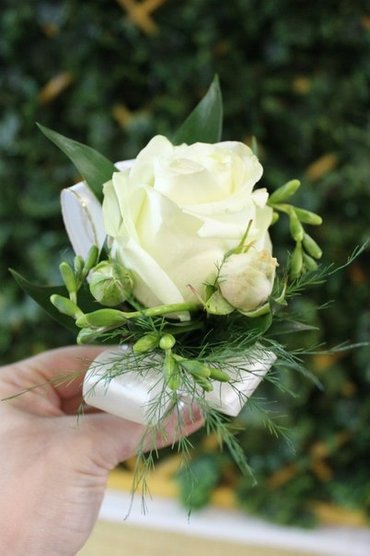 Бутоньерка Д7705 - Салон цветов Долина Роз