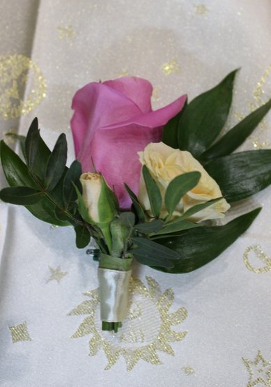 Бутоньерка Д8571 - Салон цветов Долина Роз