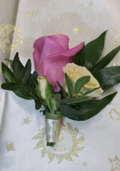 Бутоньерка Д8575 - Салон цветов Долина Роз